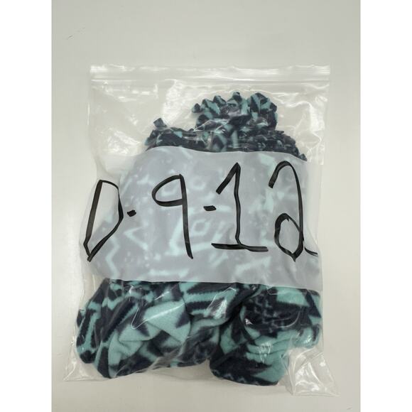 Old Navy Childrens Winter Hat Gloves Scarf Set Blue Fleece Aztec Size L-XL - Picture 14 of 14